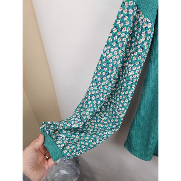 White Birch Green Floral Puff Sleeve Ribbed Knit BOHO Tunic Top Medium - Picture 4 of 8